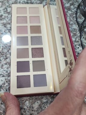 Laura Geller 14 Color Seasonless Staple Eyeshadow Palette